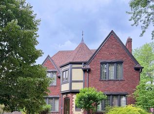 735 Washington Rd, Grosse Pointe, MI 48230