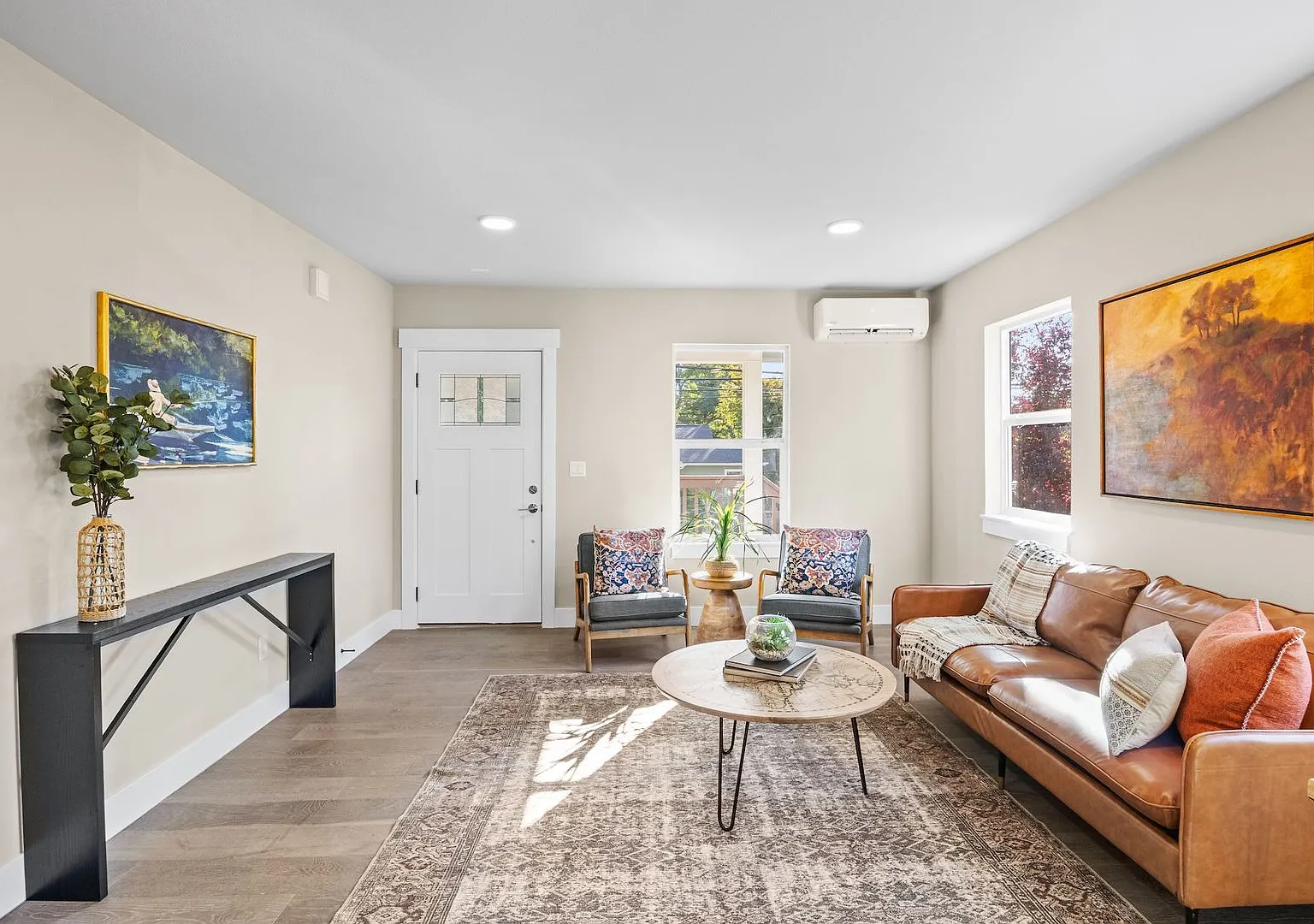 Beautifully Renovated 4BR Home in North Seattle! — Photo 4