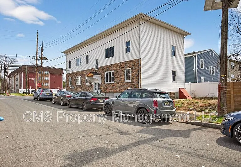 378 Grand St #1R — Photo 2