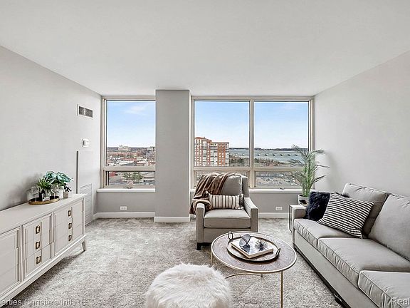 4th image of 3320 Spinnaker Ln APT 14B