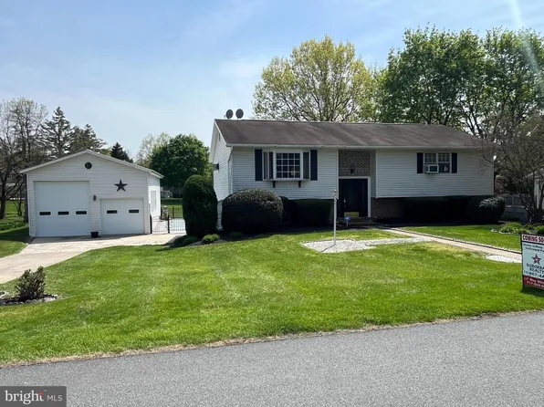 11 Ardmore Dr, Hummelstown, PA 17036