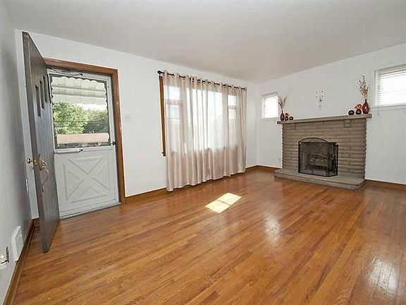 2nd image of 116 Jamison Ln