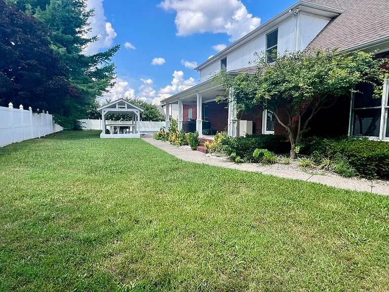 2903 Saint Johns Dr — Photo 43