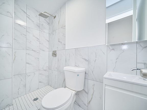 3rd image of 153 Norfolk St APT G