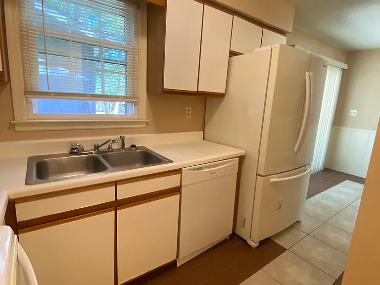 4405 Lakeside Dr — Photo 8