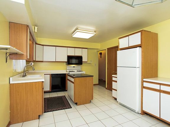 3rd image of 2211 Mason Ave