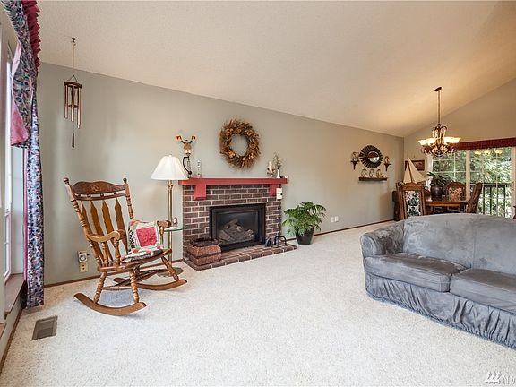 3rd image of 11829 SE 322nd Pl