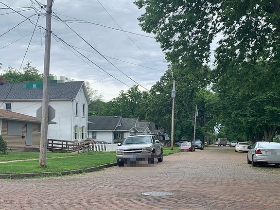 4th image of 2400 N Delaware St
