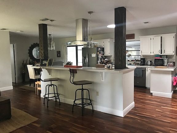 2nd image of 3211 Holliday Ave