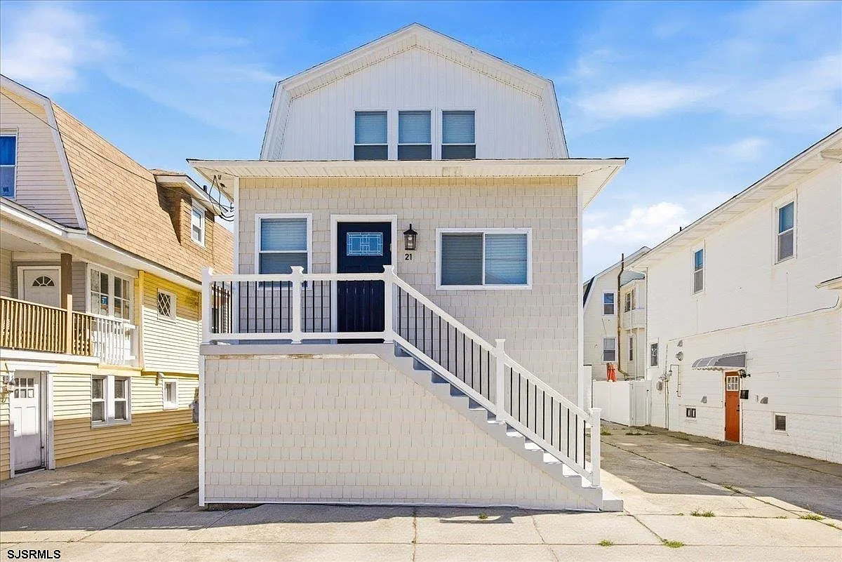 2 bed, 1.0 bath, $2,500 — Photo 1