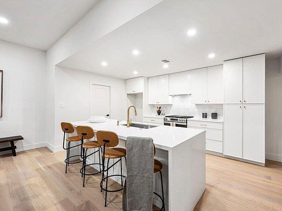 2nd image of 6303 Cannes Cir