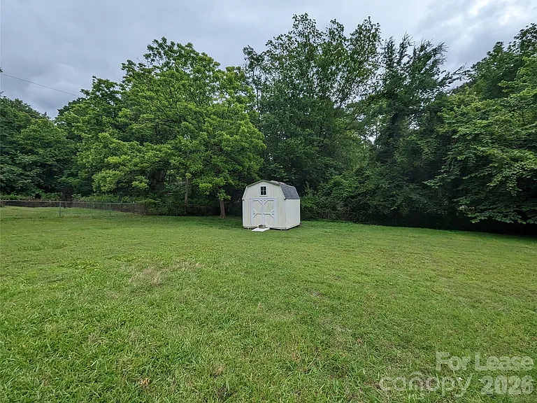 311 Hillcrest Dr — Photo 4