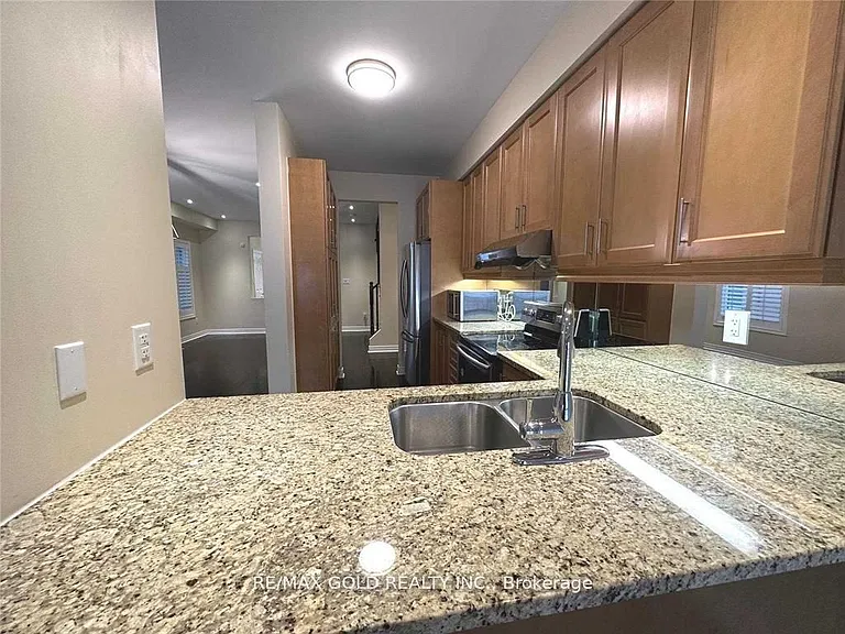 471 Meadowridge Ct — Photo 18