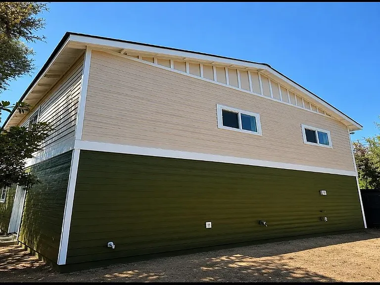 223 E Whitcomb Ave #C — Photo 2