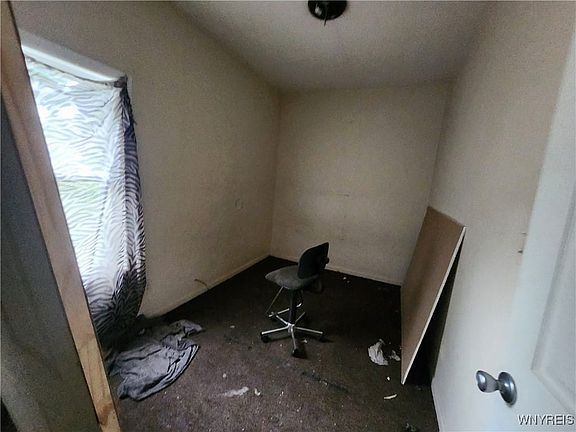 5th image of 1551 Willow Ave