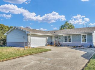 1812 Old Maple Ln, Savoy, IL