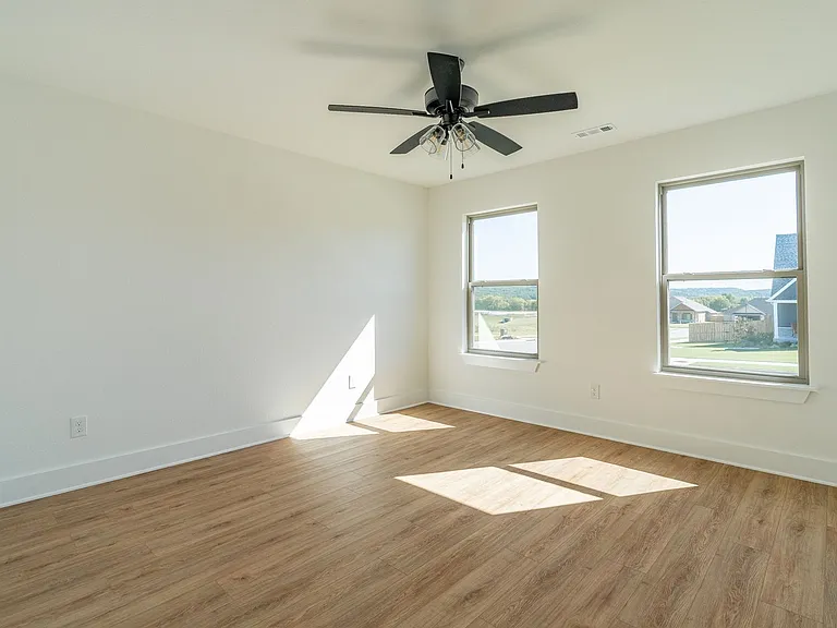 952 Petit Jean St — Photo 20