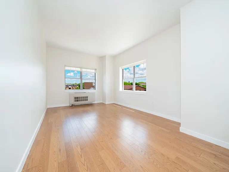 7525 153rd St #553 — Photo 2