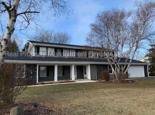 2925 Nassau Dr, Brookfield, WI 53045