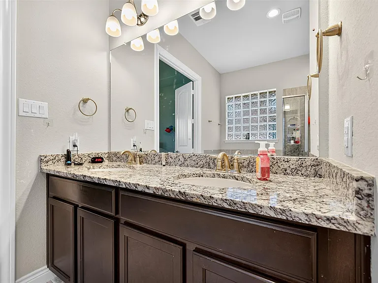 4947 Thunder Creek Ln — Photo 33