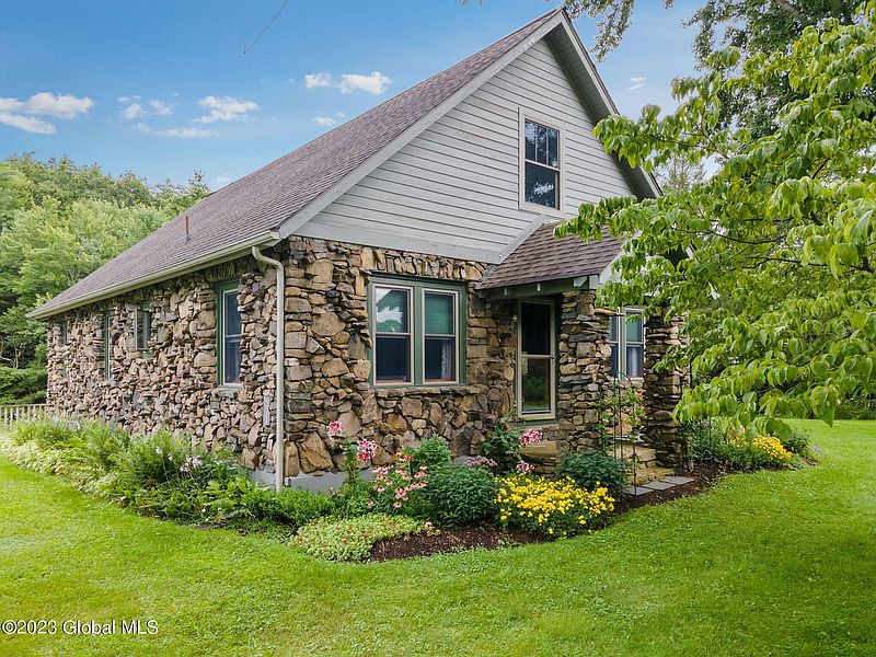 2nd image of 524 N Nassau Road