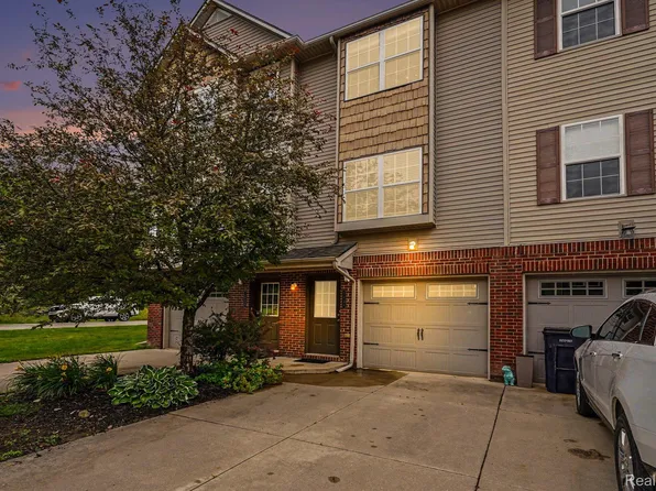 2234 Knotty Pine Trl, Howell, MI 48855