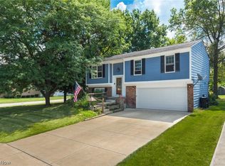 8745 Fairlane Dr, Olmsted Township, OH