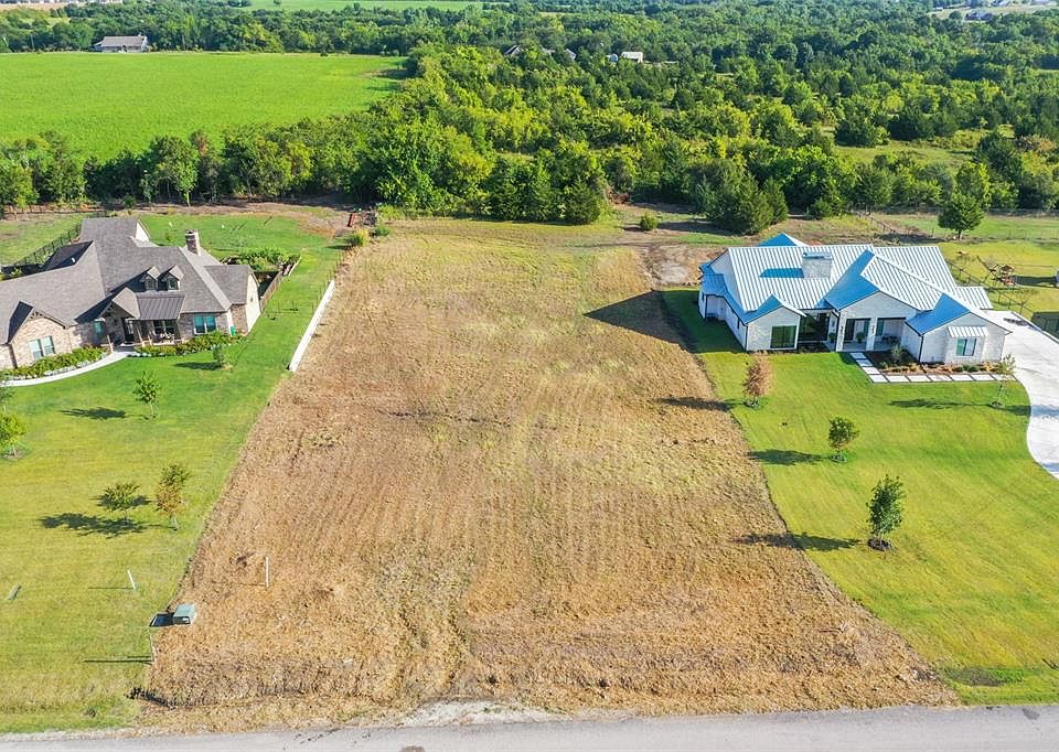 1st image of 161 Blackthorn Dr