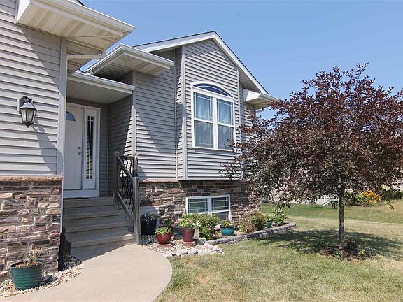 3rd image of 315 Radcliffe Dr