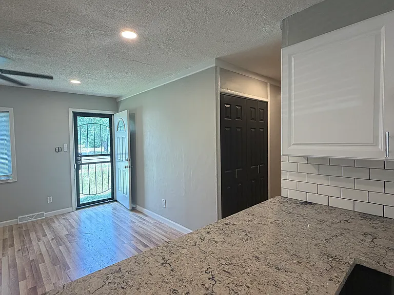 5617 E 13th Pl — Photo 5