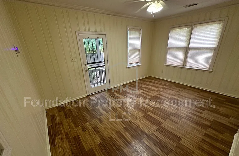 954 Sheridan St — Photo 9