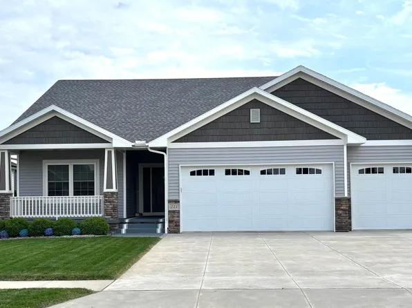 221 Briarwood Ln, Seward, NE 68434