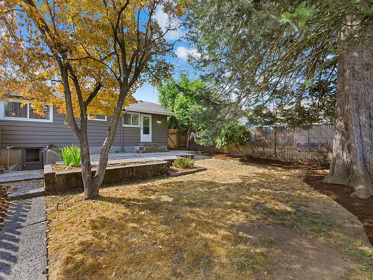 821 N Stafford St — Photo 18