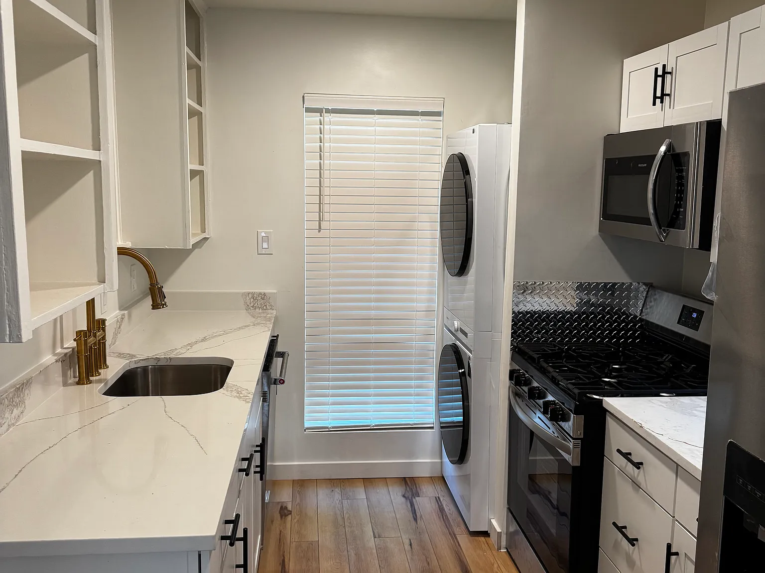 2 bed, 921 sqft, $1,945 — Photo 2