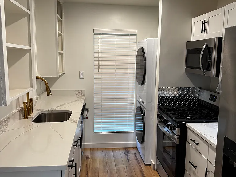 6529 Lockheed Ave — Photo 2