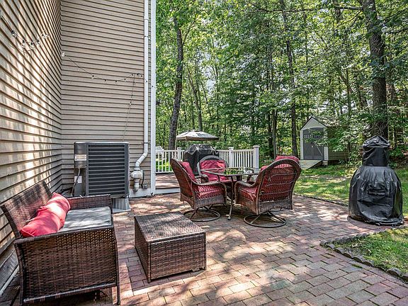 4th image of 14 Beaujolais Drive