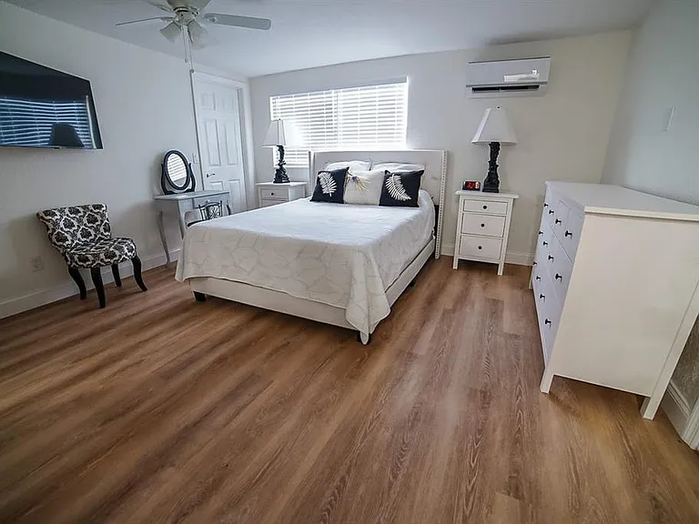 1639 Saint Catherine Dr W — Photo 11