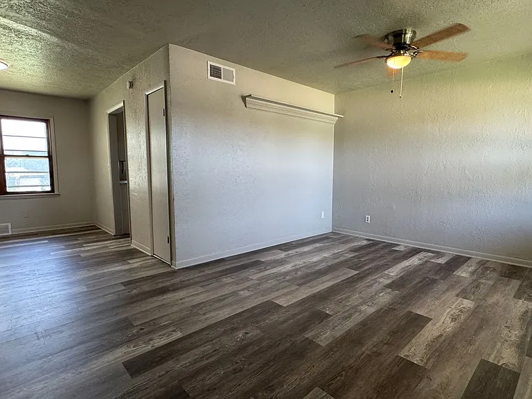 3818 NW Lake Ave — Photo 1