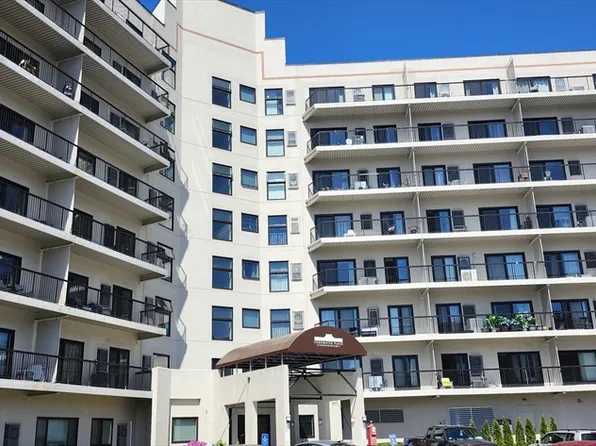 133 Commander Shea Blvd APT 406, Quincy, MA 02171