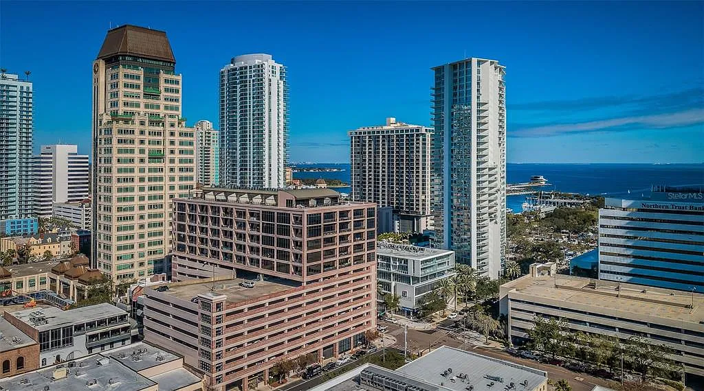 2 bed, 2.0 bath, 1354 sqft, $5,800 — Photo 3