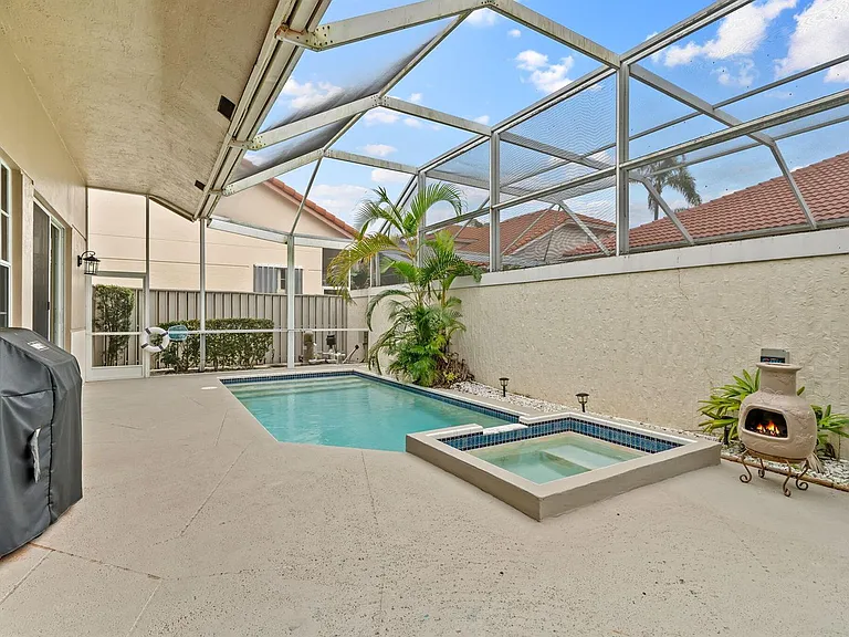 33 Monterey Pointe Dr — Photo 27