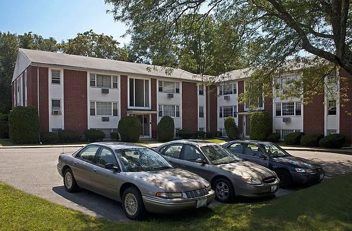 Evergreen Apartments — Photo 7
