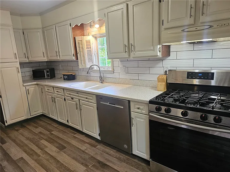 20 Boughton Ave — Photo 40