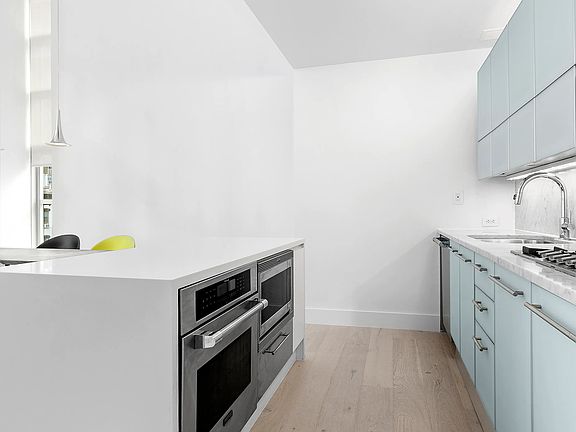 5th image of 310 E 53rd St #4/5D