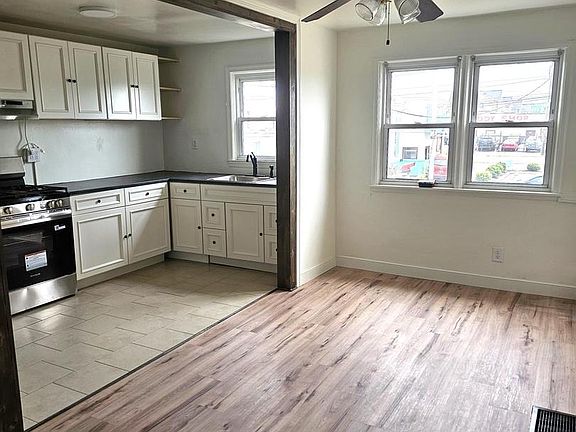 3rd image of 2512 N Heald St