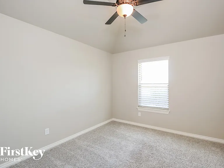 3401 Ontario Cir — Photo 10