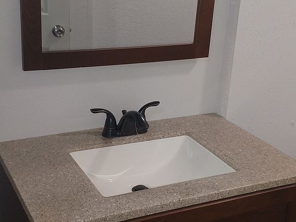 Bathroom Vanity: Modern