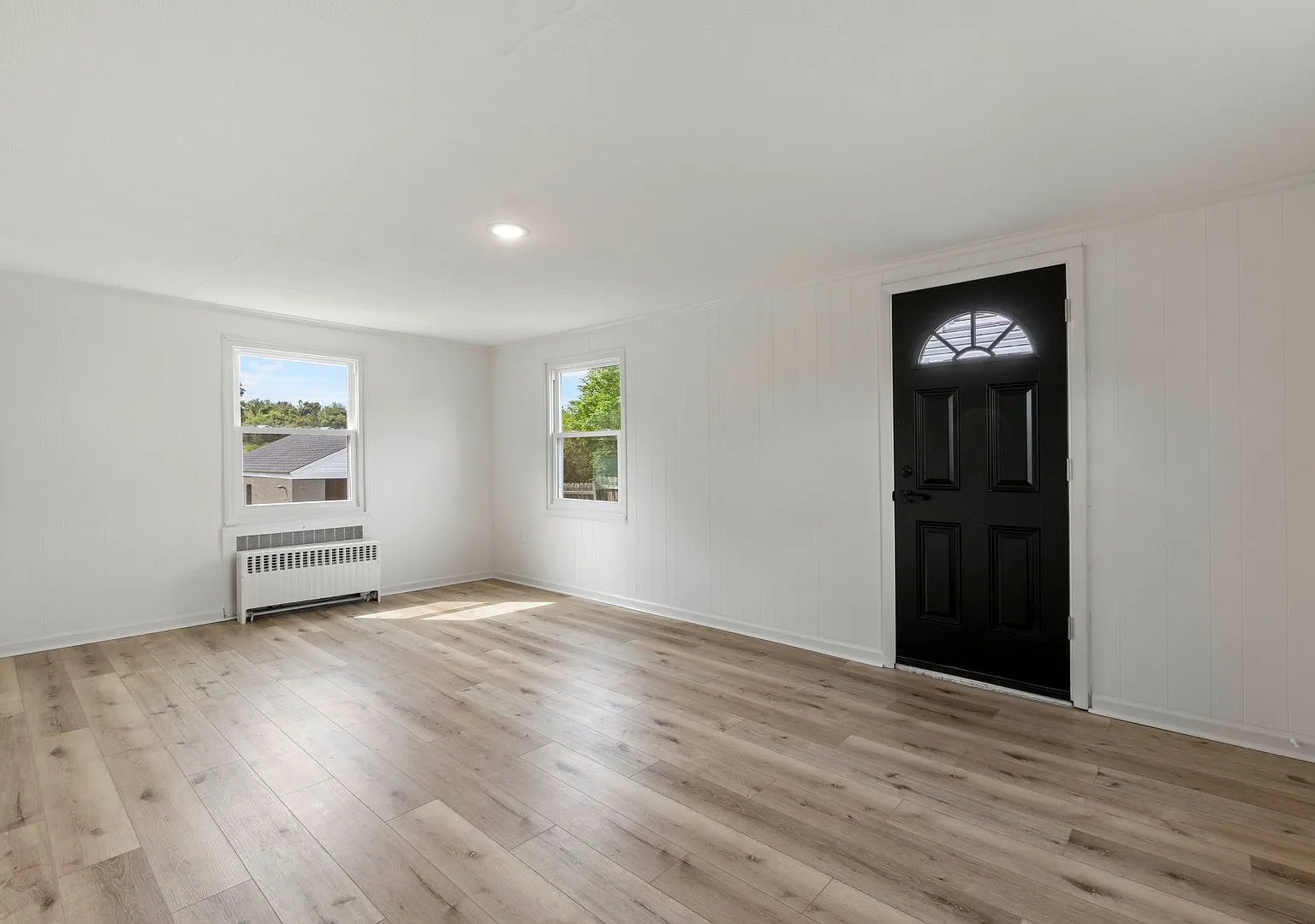 Available Now! Don't Miss This Newly Renovated 3 Bedroom In Clairton! — Photo 4
