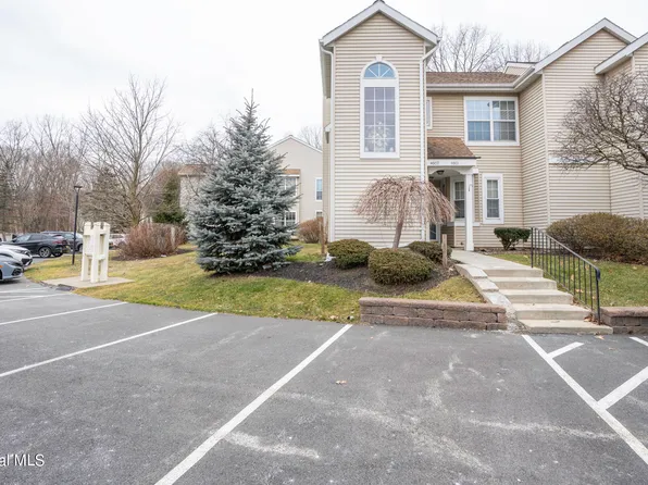 4807 S Foxwood Drive, Clifton Park, NY 12065