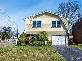 76 Pleasant Ave, Iselin, NJ 08830